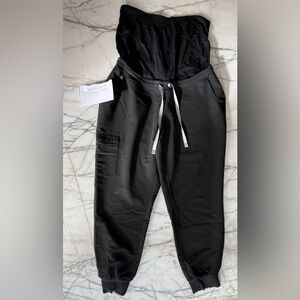 Large figs maternity zamora joggers